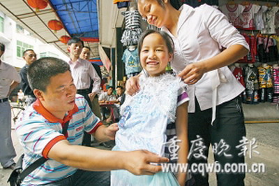 災(zāi)區(qū)兒童 笑臉像花兒一樣