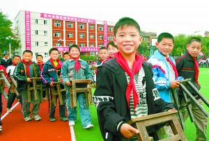 文化鎮(zhèn)和禮讓鎮(zhèn)兩受災(zāi)小學(xué)喜遷新校