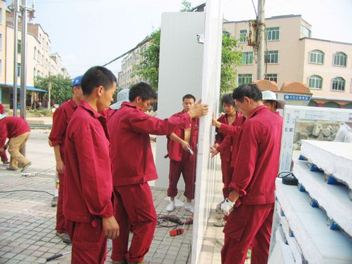 文化鎮(zhèn)搭建500套活動(dòng)板房