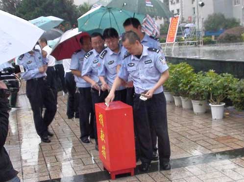 梁平交巡警為國慶航展安全保衛(wèi)宣誓