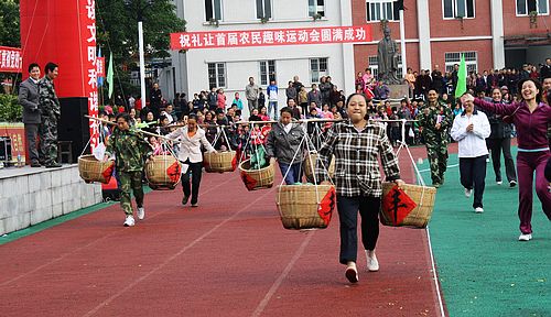 禮讓鎮(zhèn)：舉辦首屆農(nóng)民趣味運(yùn)動(dòng)會(huì)