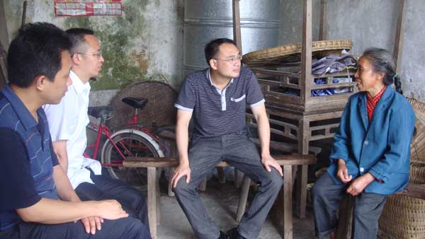 屏錦鎮(zhèn)認(rèn)真落實(shí)對(duì)困難群眾的幫扶工作