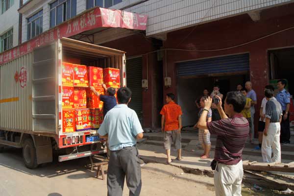 大觀鎮(zhèn)嚴(yán)打煙花爆竹非法儲存