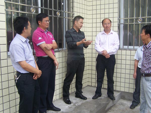 周剛主任到新盛鎮(zhèn)小聯(lián)盟校區(qū)指導工作
