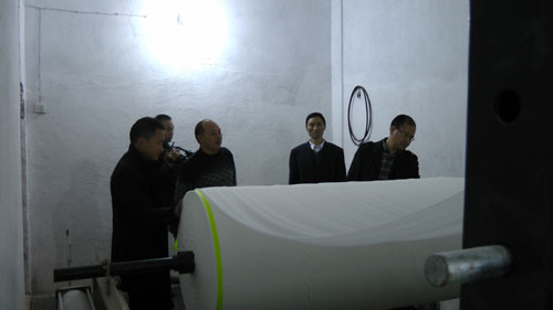 工作組正在查看森鑫紙制品加工廠