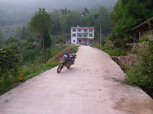 翟溪河西公路硬化后
