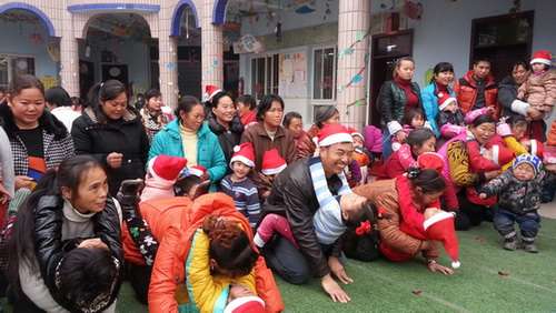金帶鎮(zhèn)中心幼兒園慶元旦暨圣誕節(jié)親子游園活動